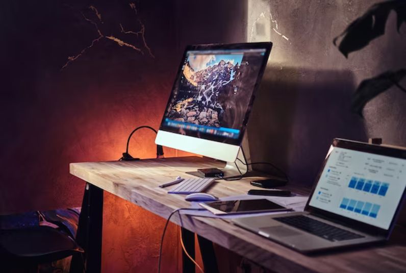 Beyond the Basics: Exploring Portable Extra Monitors for Advanced Users